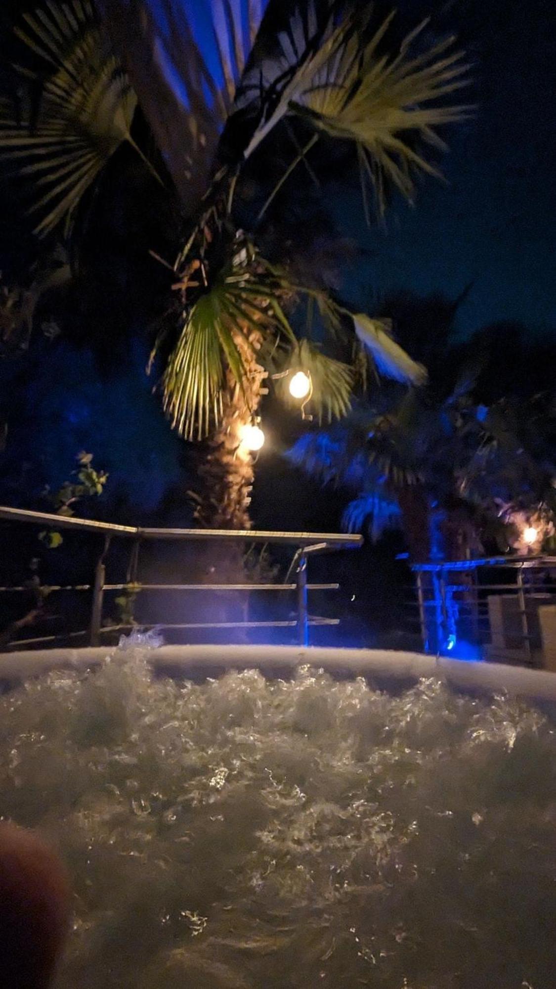 Holiday home Sonnendeck Exklusives Haus In - Wellness Oase Whirlpool & Grill Meerbusch